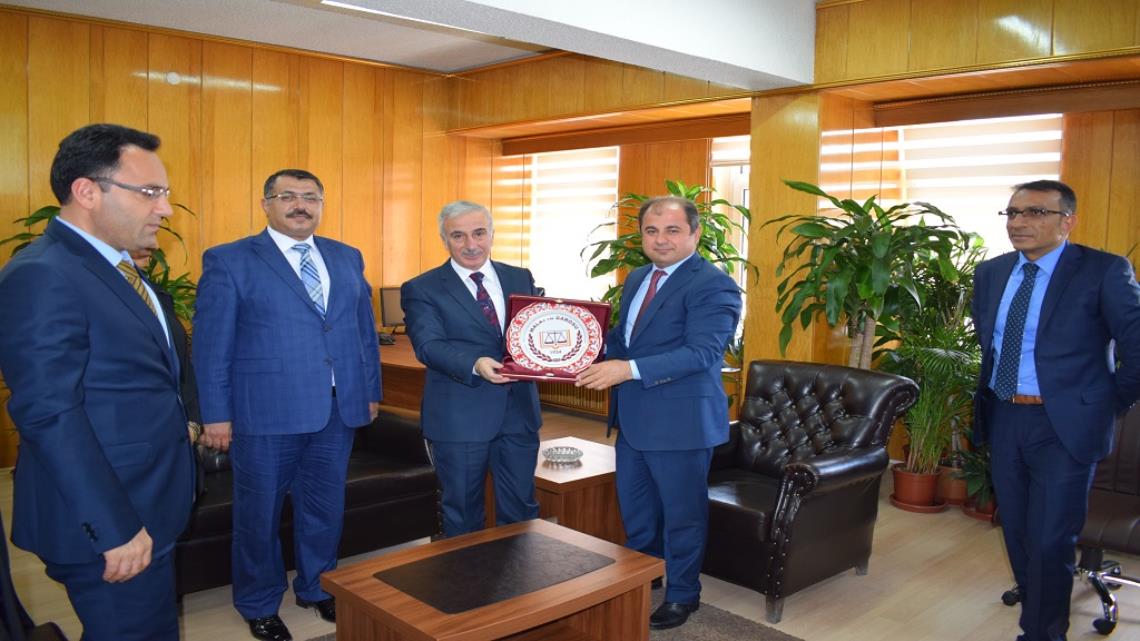 VALİYE PLAKET SUNUMU