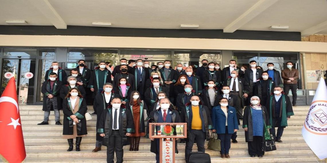 MALATYA BAROMUZ , MESLEKTAŞIMIZ AV.ERSİN ARSLAN'IN SİLAHLI SALDIRI SONUCU KATLEDİLMESİNİ BASIN AÇIKLAMASIYLA PROTESTO ETTİ